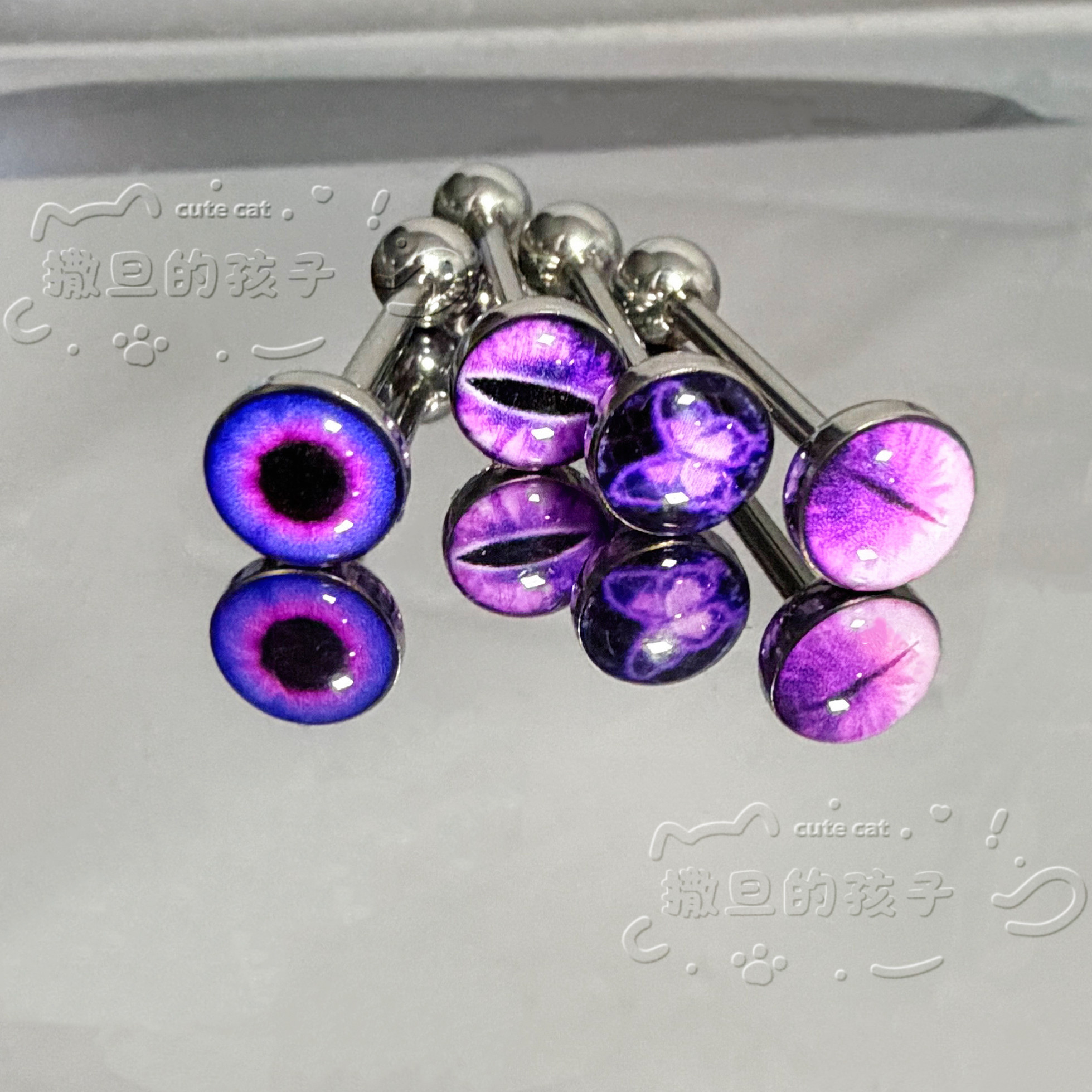 サタンの子 東洋の紫色のアイリス 舌の爪 お酒が飲める 甘くて涼しくて熱い女の子 舌リング 舌の爪 舌ステープル