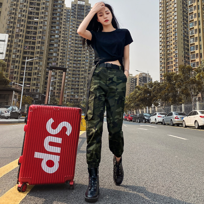 Tide Card Casual Sports Suit Women 2020 Summer New Fashion Short Sleeve Foreign Pie Camouflavored Tooling Pants Two Pieces