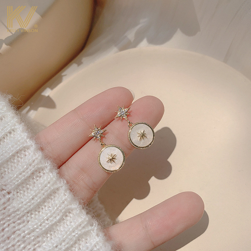 High Level Sensual Earrings 2024 New Tide Korea Temperament Brief Light Extravagant Silver Earbuds Female Net Red Ear Decoration Burst-Taobao