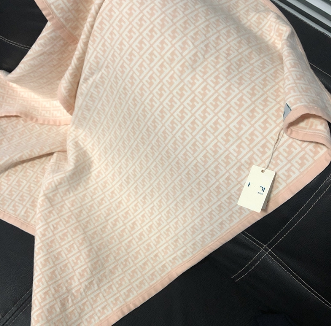 Light extravagant dinghy children blanket double layer jacquard air conditioning blanket F letter knit blanket pure cotton hug quilt cover quilt