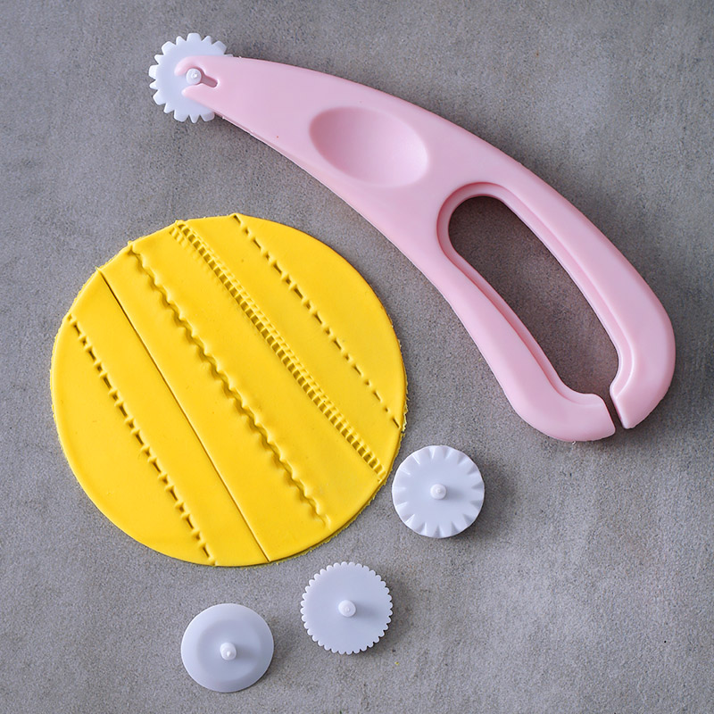 Turn Sugar Cake Roller Shaping Knife Turned Sugar Candy Embossing Engraving Knife Flip Sugar Cake Sugar Peel Knife 3 Blade Clothing