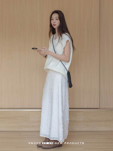 Vnook V-Neck Knitted Sweater Vest for Women, Loose and Casual, 2025 New Style, Sleeveless Outerwear