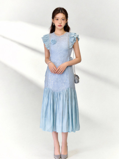 Elegant and Stunning Dress with Three-Dimensional Floral Sequins, Perfect for Important Occasions in the Summer of 2026