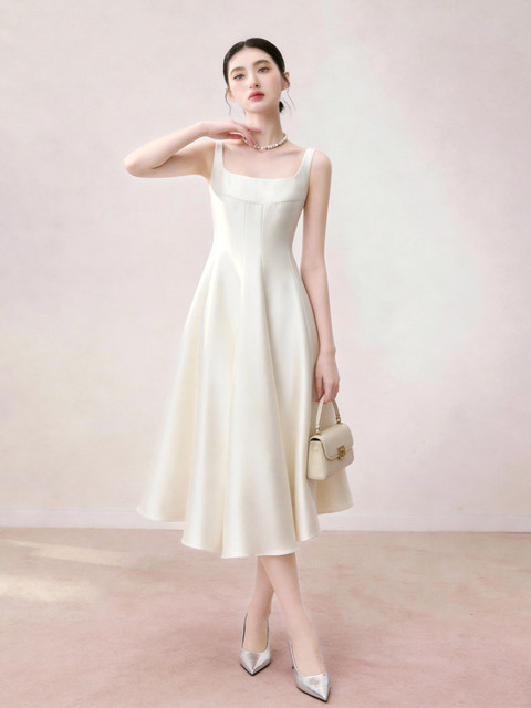 Elegant Sleeveless Suspender Dress 2026 Summer Waist-Cinching Slimming White Mid-Length Dress with a High-End French Minimalist Style