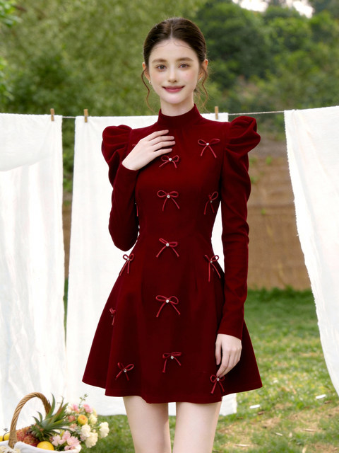 New Chinese-Style Exquisite Red Princess Dress for Women, Solid Color Long-Sleeve Dress with Bow Tie, Waist-Cinching, Slim-Fit Dress