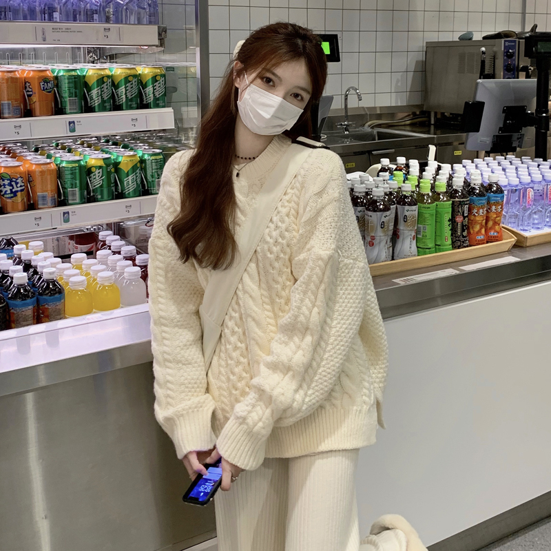 2025 New Japanese-Style Lazy Retro High-End Thick Knit Round-Neck Pullover Loose Sweater for Women Autumn and Winter