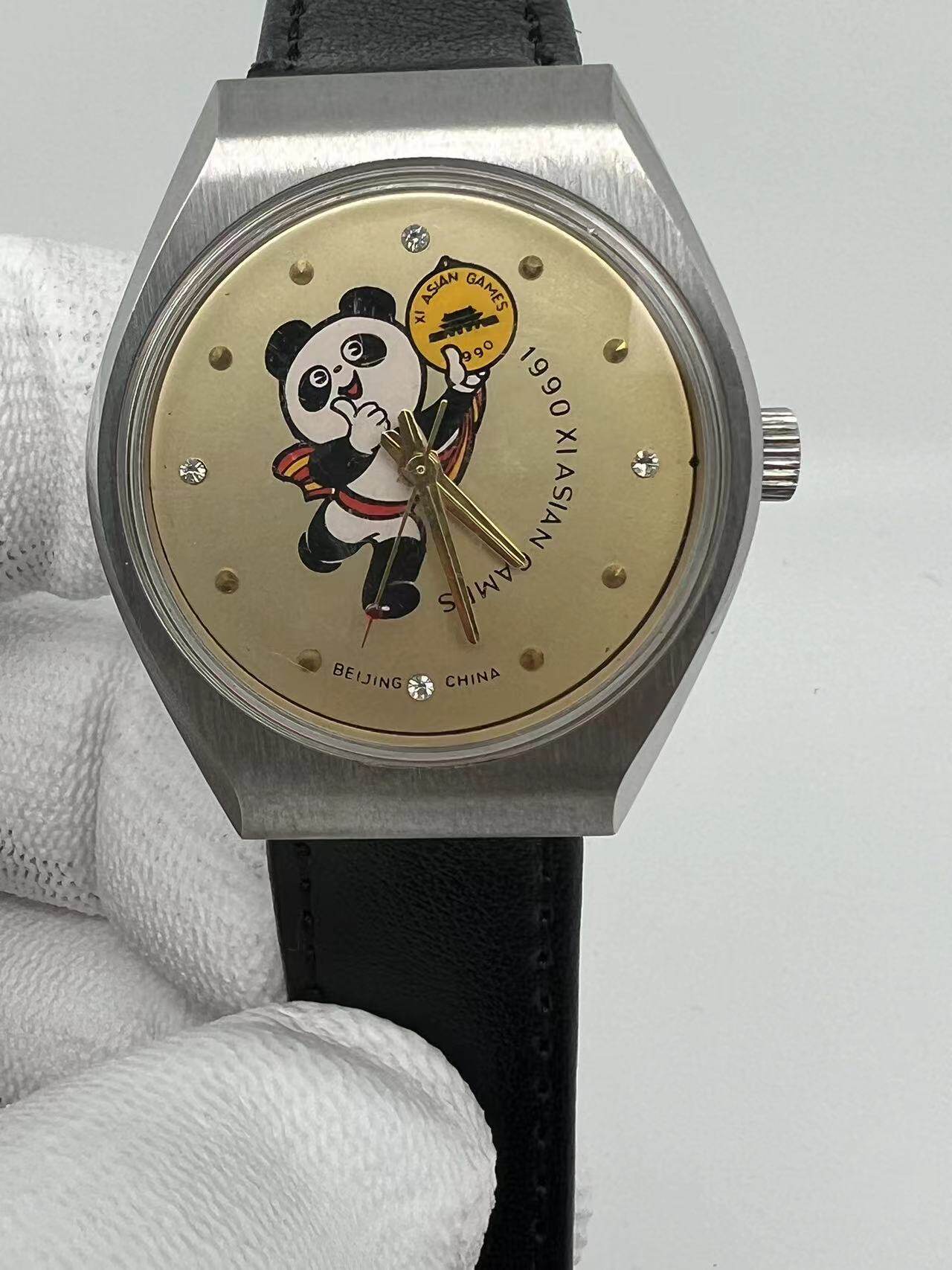希少品：1990年製 北京パンダ パンパン 手巻き式 3針機械式腕時計。