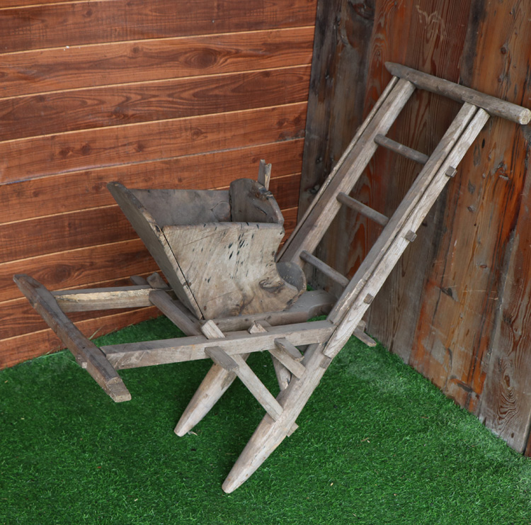 Old Farmware Guillotine Cutter Harrowing Loom Wood Sower Wood Seeder Old Goods Stubborn Son Garden Forest Landscape Farmware