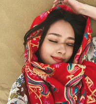 Autumn and winter Yunnan Tibet Travel photo Warm Cape National Wind Embroidery Scarf woman Guo Biting Qinghai Line of the same paragraph