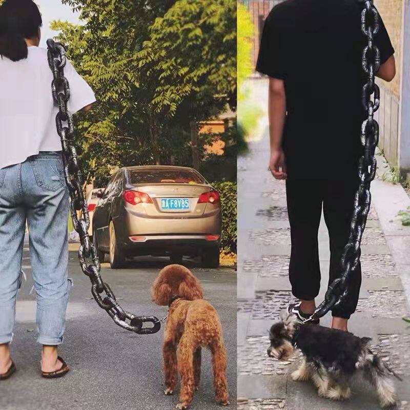 Netred with the same dog chain simulation of the rough chain spoiled chain funny video special props walking dog traction rope