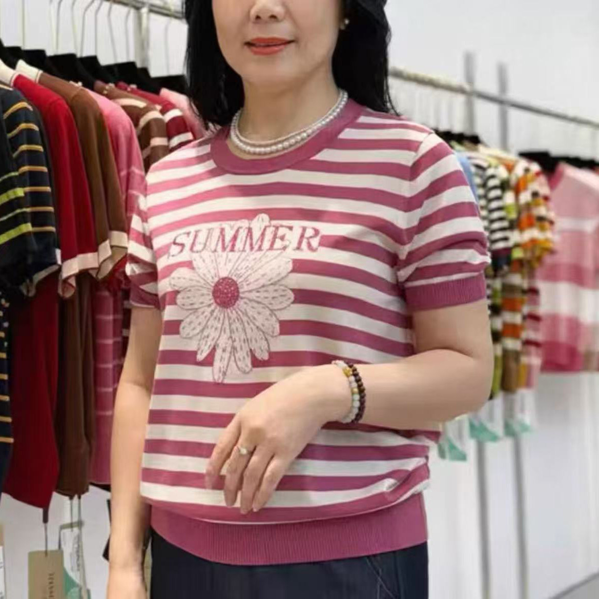 中老年女装时尚条纹印花短袖天丝T恤宽松遮肉大码洋气妈妈针织衫
