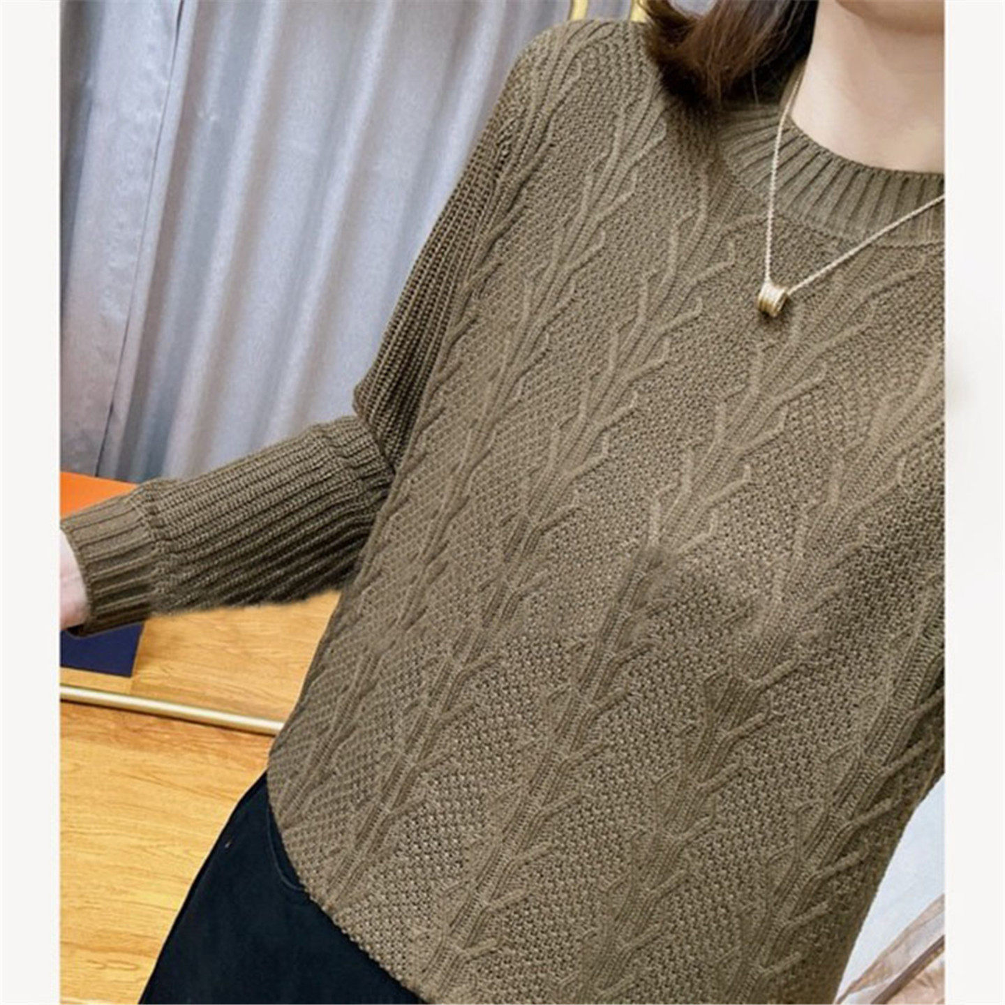 中老年妈妈秋装时尚提花针织衫2025新款圆领打底衫宽松显瘦毛衣女