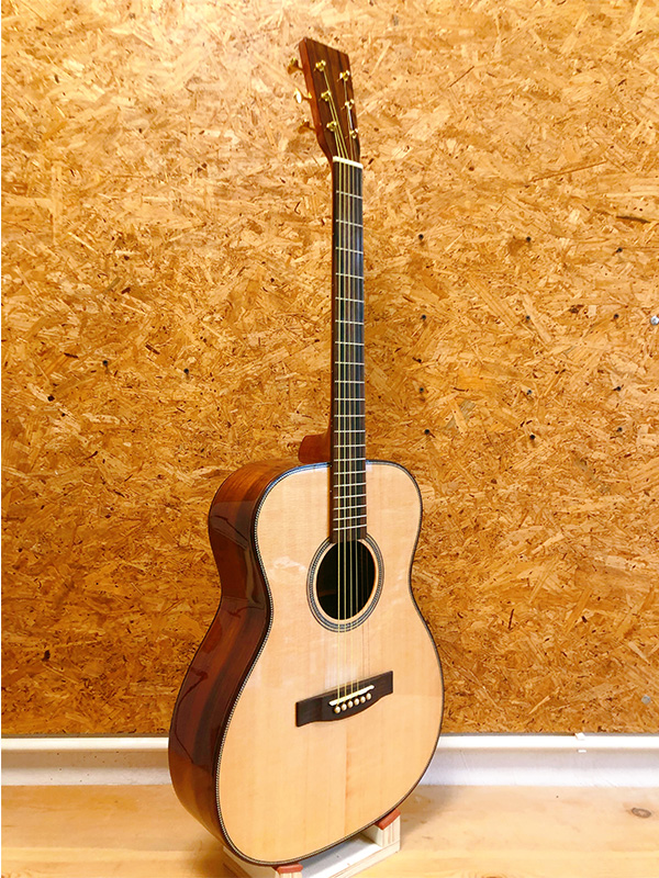 (Yang Junzhi guitar) OM20 D20 Cloud cedar broad Beans Full Veneer Folk Guitar Professional Class Performance Recordings