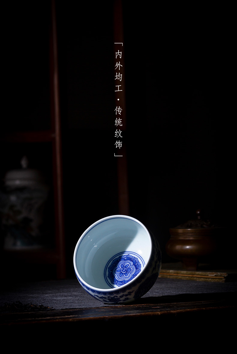 The big cup sample tea cup hand - made under glaze blue and white porcelain kung fu group pattern lie fa cup jingdezhen tea by hand