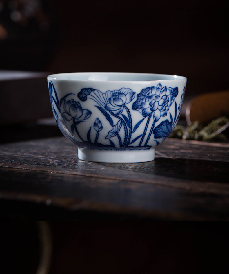 The big cup sample tea cup hand - made ceramic kung fu antique blue - and - white work full lotus cup of jingdezhen tea service master