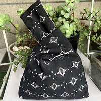 Черный четырехлистный клевер