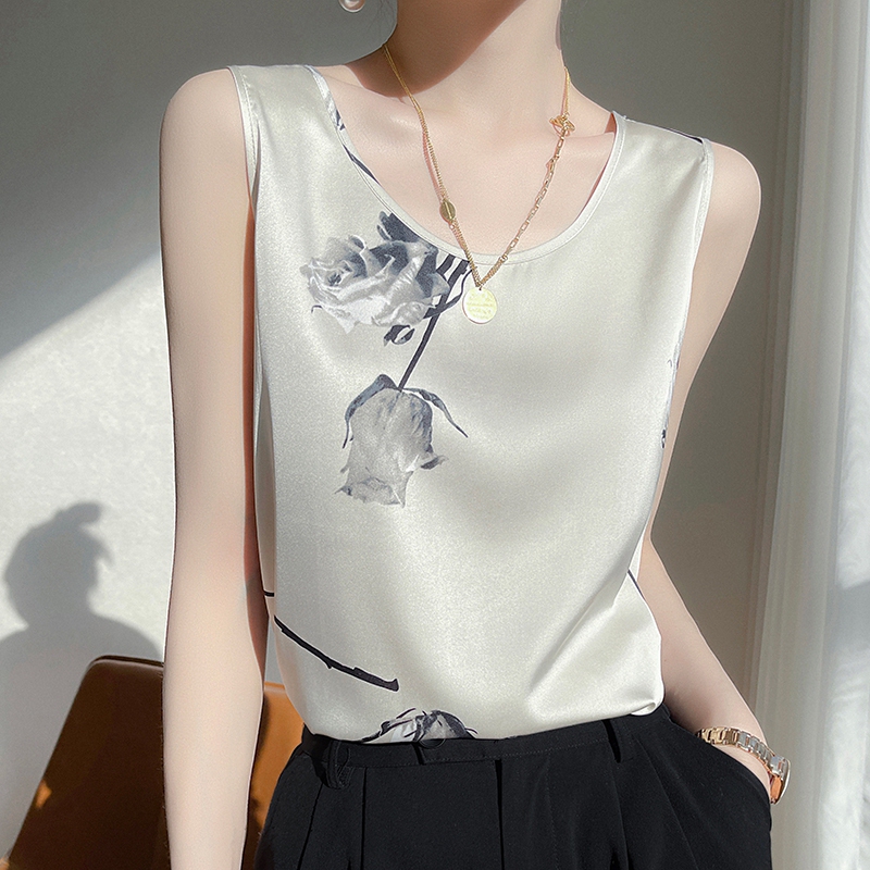 Silk Camisole for Women, Suitable for Wearing under a Suit or as Outerwear, Sleeveless Top, Summer Mulberry Silk Round Neck Printed Base Shirt Silk Camisole for Women, Suitable for Wearing under a Suit or as Outerwear, Sleeveless Top, Summer Mulberry Silk Round Neck Printed Base Shirt