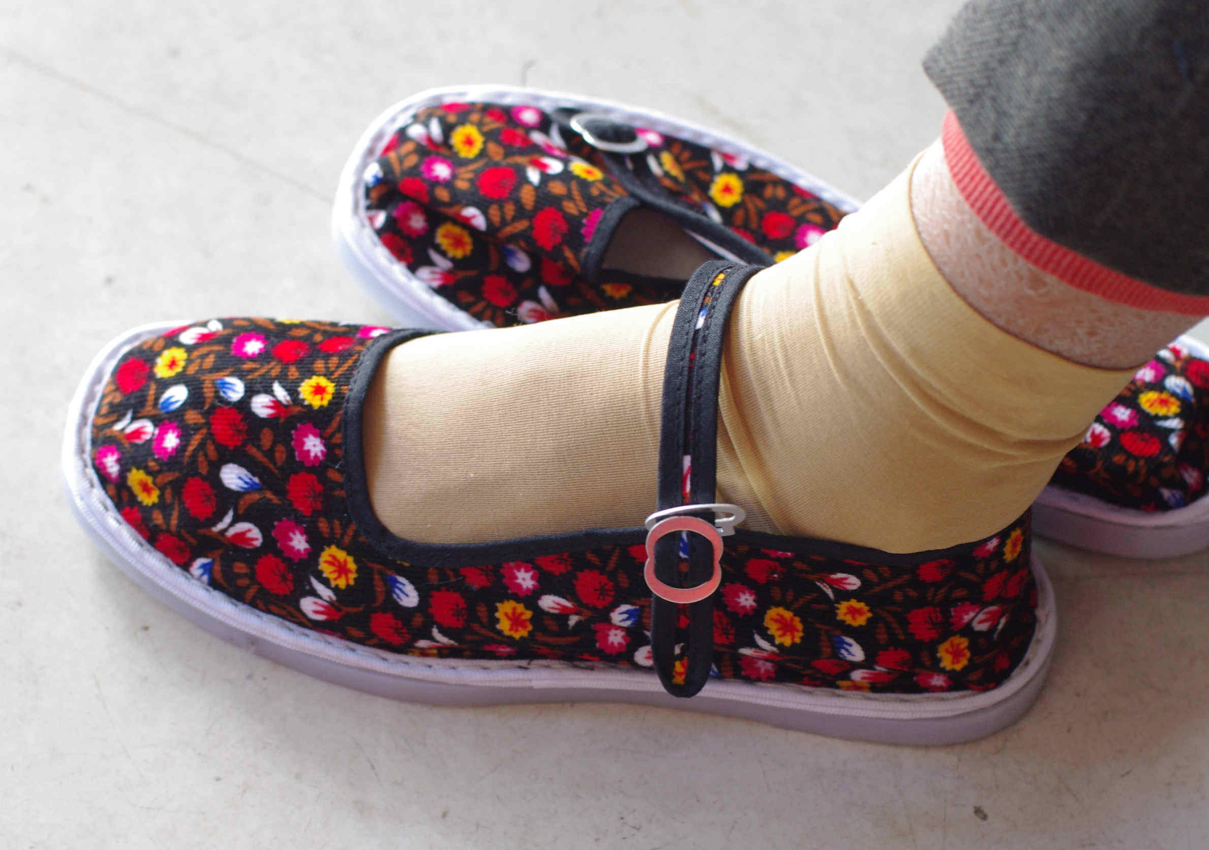 Custom-made Beijing cloth shoes traditional cloth shoes square mouth shoes buckle shoes spring and autumn summer flat heel soft-soled shoes