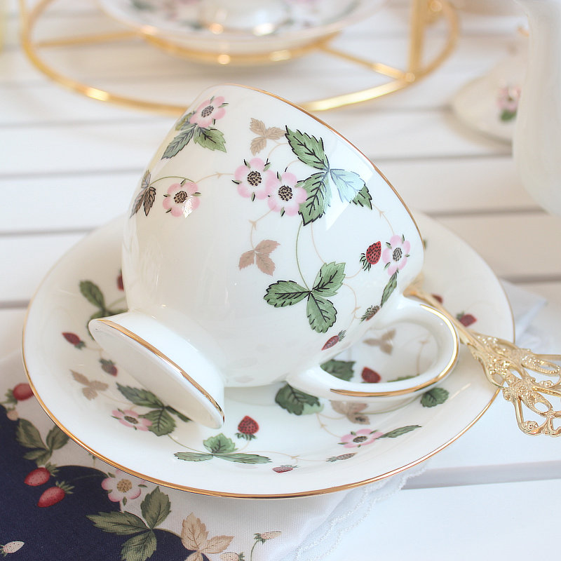 Eurobone Porcelain Black Tea Cup Cute Styling Coffee Cup Wild Strawberry English-style Afternoon Tea Cup Home Decoration Tea Set