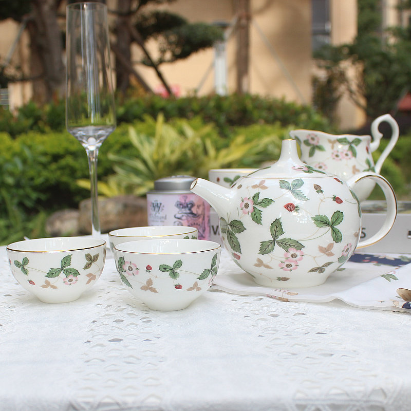 Wild Strawberry Bone China Tea Set Field Garden Wind Cute Little Tea Tea Teapot Teapot Home Workout Tea With Black Tea Cup Flower Tea Furniture
