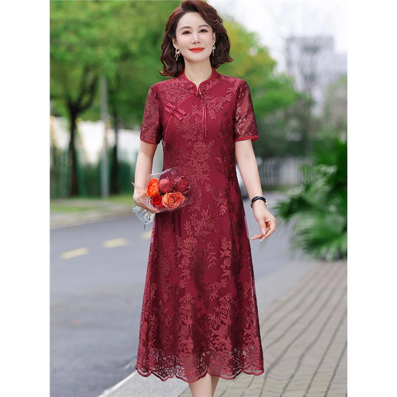 Elegant Cheongsam in Burgundy for Mother of the Bride, Lace Slimming Dress, Youthful and Elegant, Suitable for Mother-In-Law, Can Be Worn Casually Elegant Cheongsam in Burgundy for Mother of the Bride, Lace Slimming Dress, Youthful and Elegant, Suitable for Mother-In-Law, Can Be Worn Casually