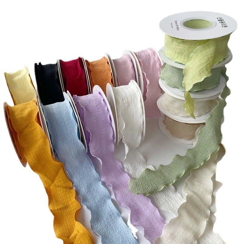 Ruffled, pleated fishtail ribbon: how to make your gifts even more romantic