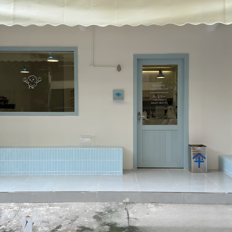 Cream-Colored, Instagram-Style Solid Wood Doors for Clothing Stores, Milk Tea Shops, Coffee Shops, and Trendy Stores; Entrance Doors for Shops