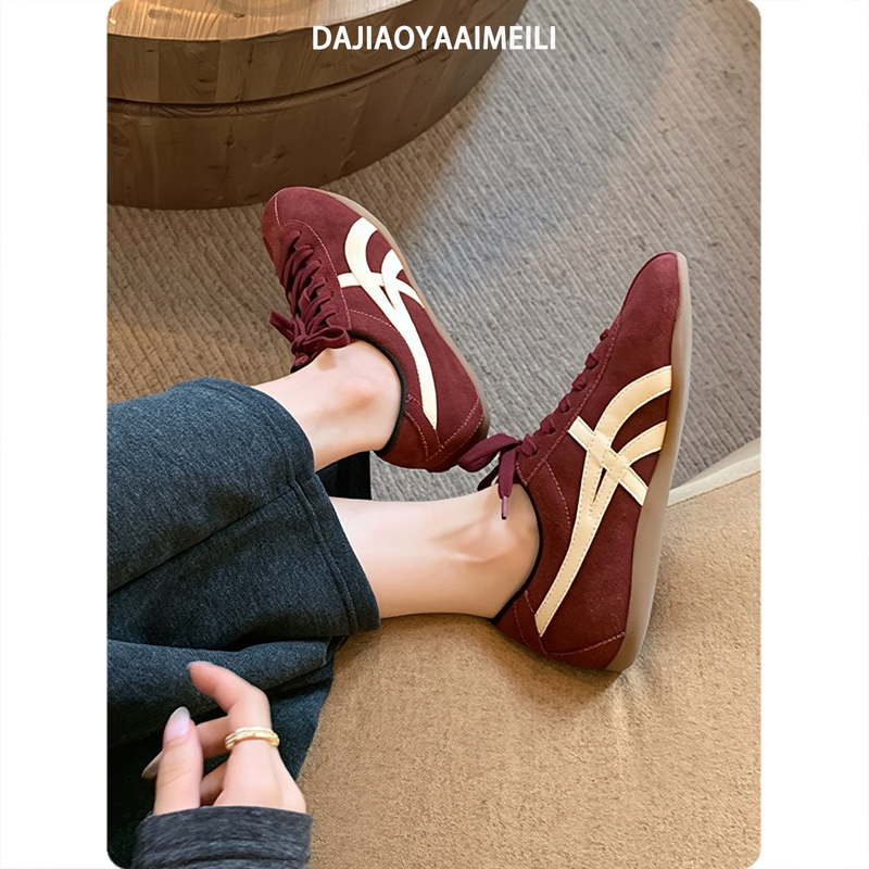 Plus-Size Women's Shoes Size 41 to 43~ Red Casual Agande Training Shoes for Women 2026 New Lace-Up Flat Soft-Soled Sneakers