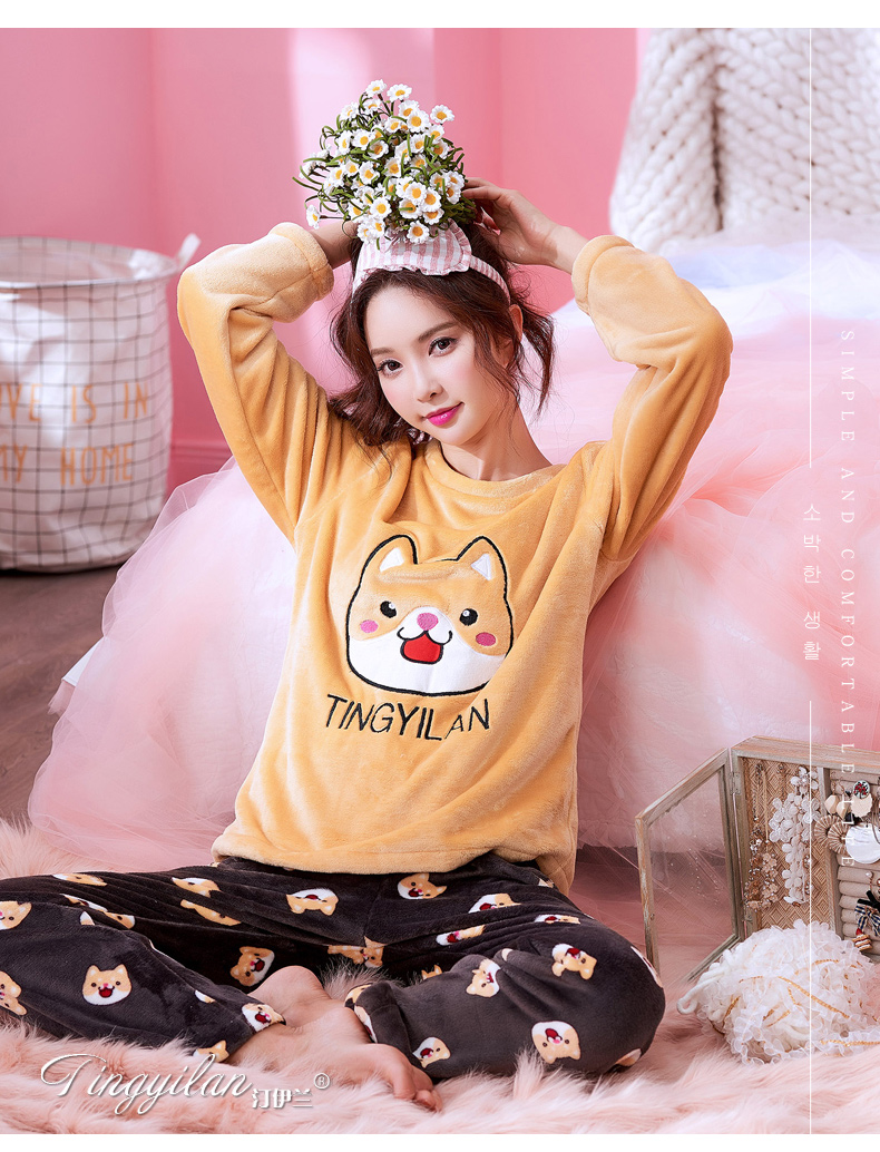 Bộ đồ ngủ của phụ nữ mùa thu và mùa đông dày flannel phù hợp với kích thước lớn có thể được mặc bên ngoài dịch vụ nhà dài tay áo lông cừu san hô dễ thương đồ bộ thể thao nam