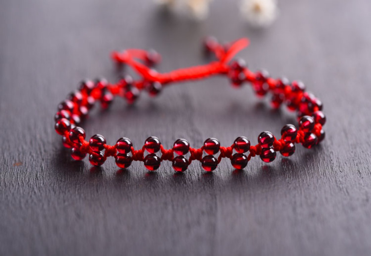 Garnet dây đỏ vòng chân nữ rượu vang đỏ pha lê tự nhiên là thương hiệu quà tặng trang sức đơn giản ngày Valentine lắc chân bạc pnj