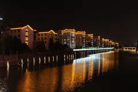 Canon EF-S 18-200MM F / 3.5-5.6 IS Ống kính Canon 18-200 chống rung hoàn toàn mới