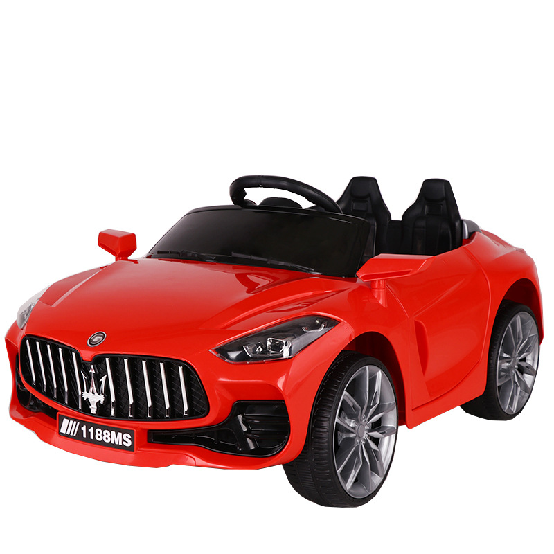 Красный трёхколёсный автомобиль