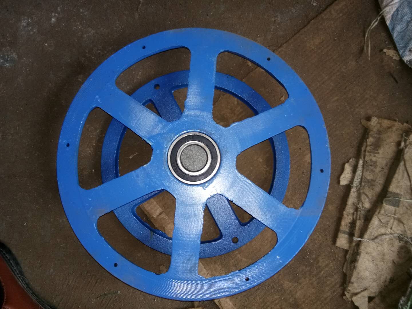 Manual turntable with a diameter of 32 cm