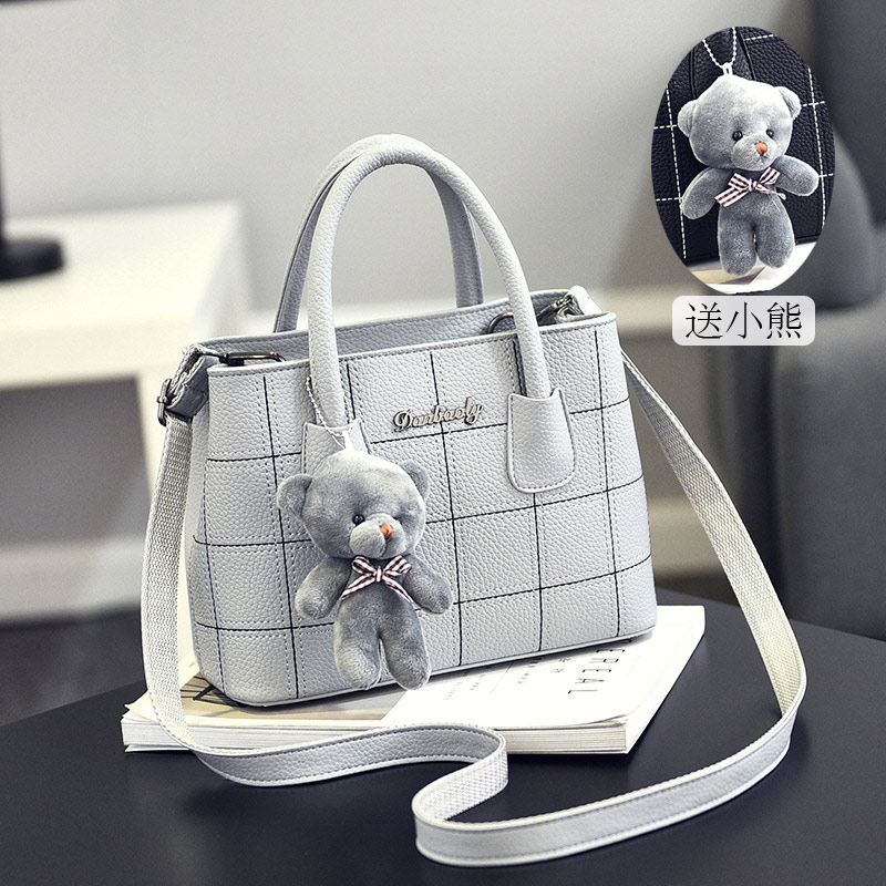 2021 new small bag handbag shoulder bag Korean bag messenger bag women's bag tide small square bag send bear