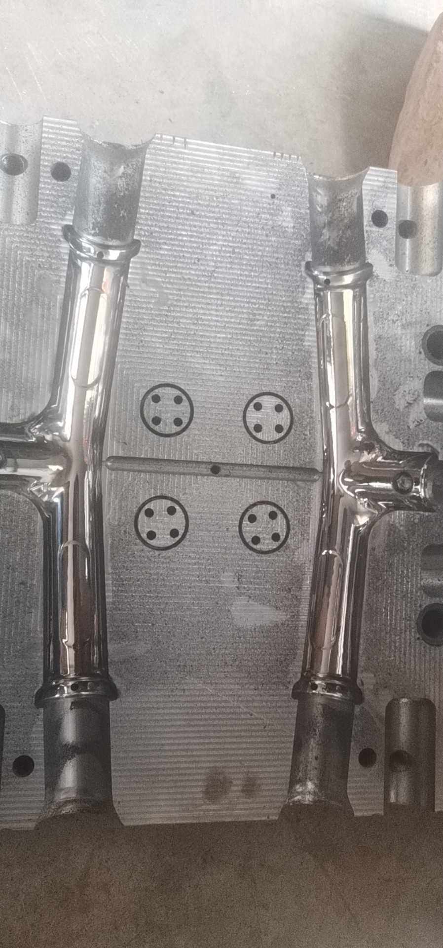 Plastic mold making, plastic mold customization. Customize. Processing plastic molds Injection mold processing