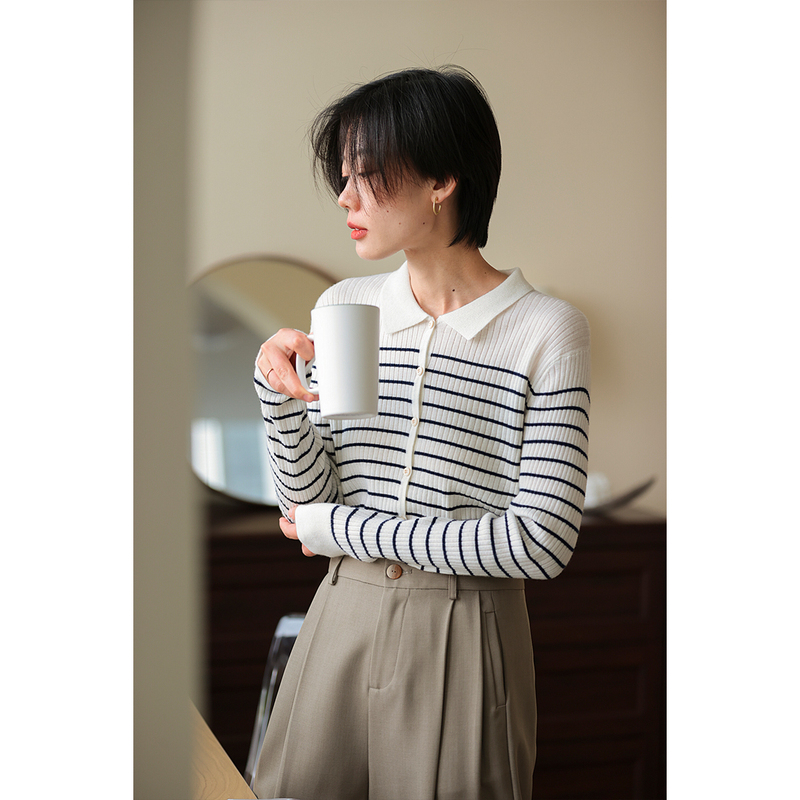 French Retro Blue and White Stripesd Knitwear for Women 2026 Spring New Style Lapel Stripesd Long-Sleeved Knitwear Knitwear
