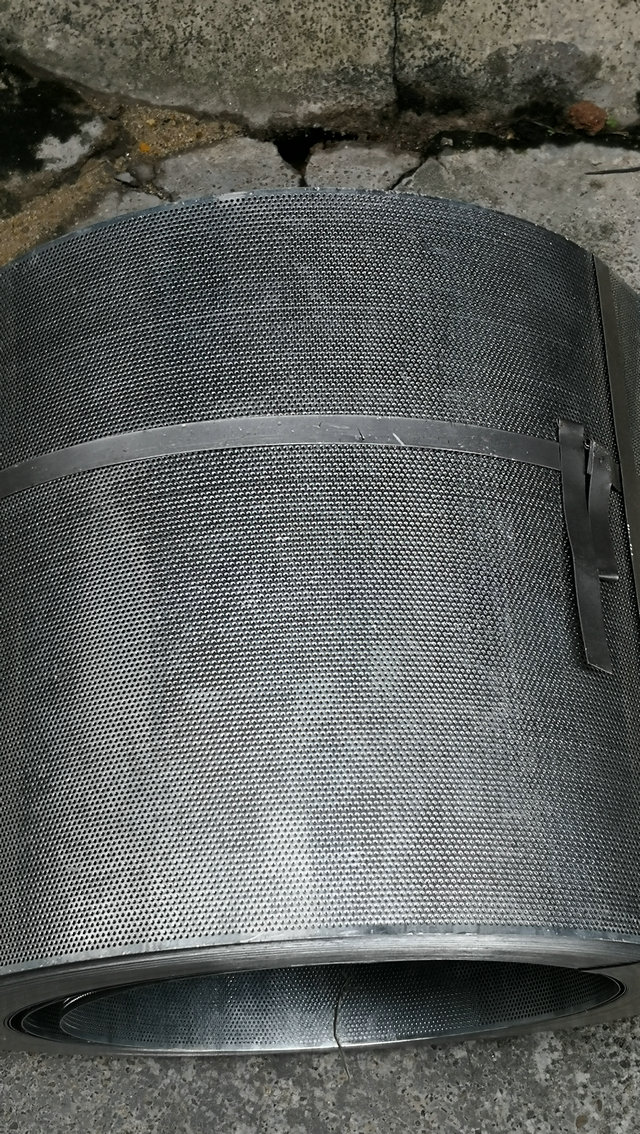 Hardware iron mesh steel mesh punching round hole mesh 0 5 thick -1 5 holes 0 7 thick 2 holes speaker mesh surface galvanized black