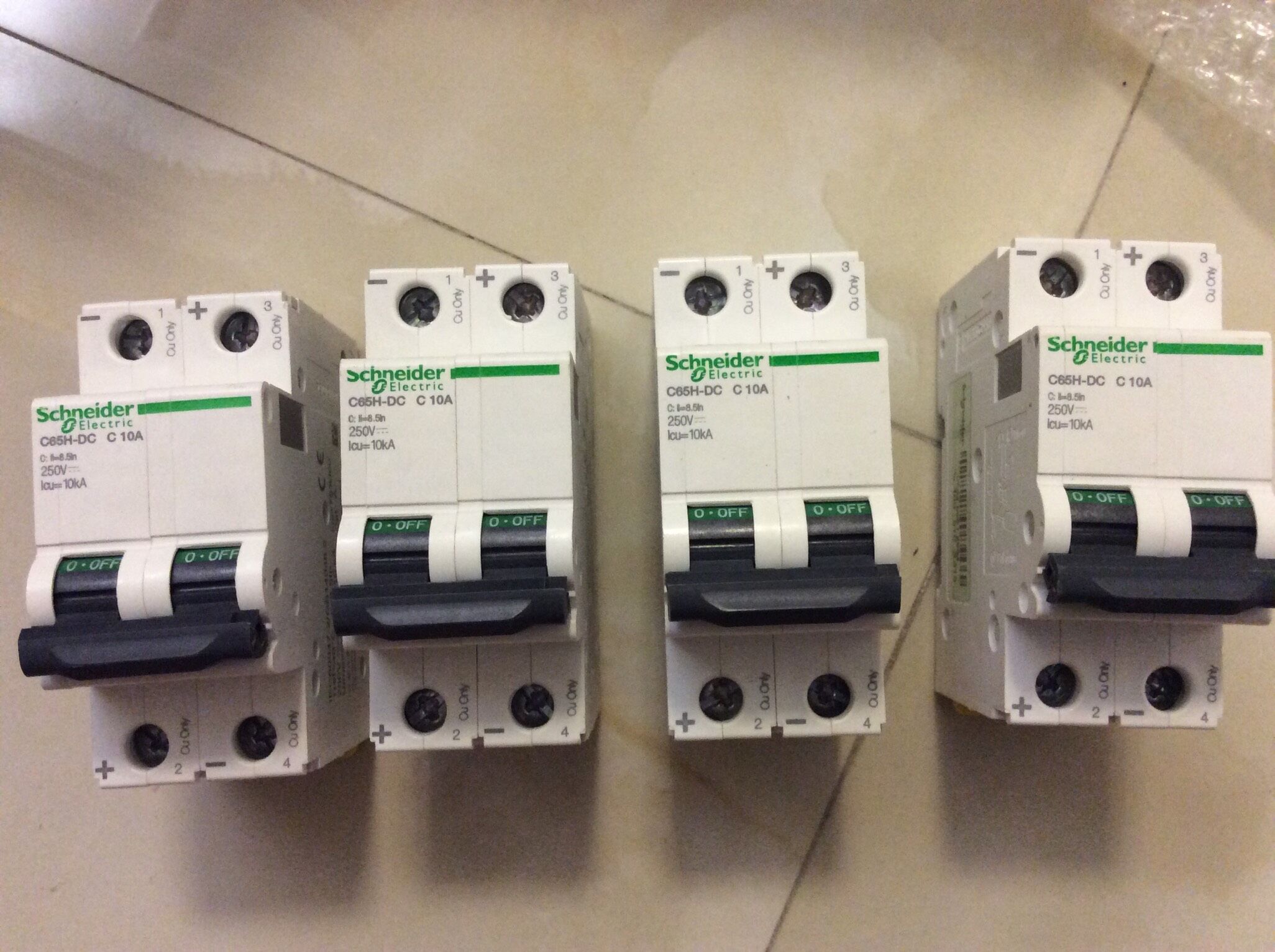 Schneider Microbreak A9N22075 IC65H-DC IC65H-DC 2P C10A 