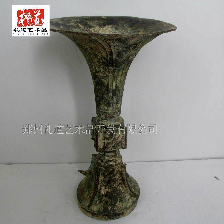 Horn-shaped antique bronze ware ancient playing Chinese black rust made of old red spotted green rust to put playcraft gift hem Book Room with Swaying Pieces