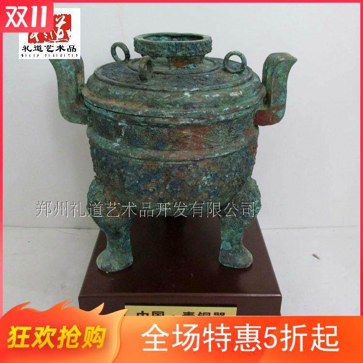 Bronze tripod red green embroidered three-legged thick legs with Chu-Han style antique antique bronze Crafts decorative ornaments