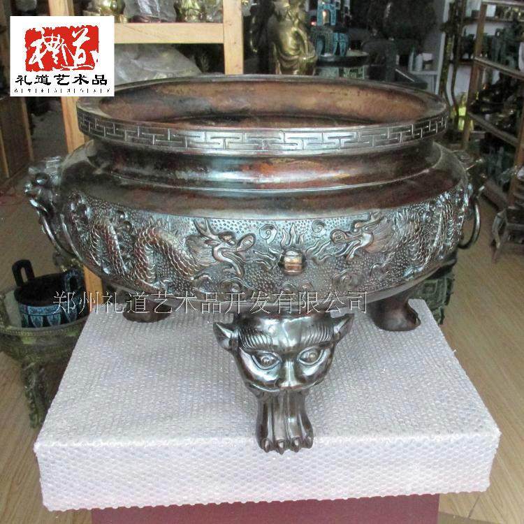 There is a request for a double dragon theatre pearl circular three-foot bronze tripod dedicated to the statue of the Buddha Statue Grand Hall Burn with incense pure bronze incense burner