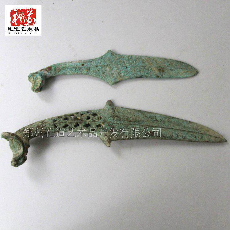 Antique copper cold weapon collection of sword pieces of bronze output antique band inscription defensive short blade