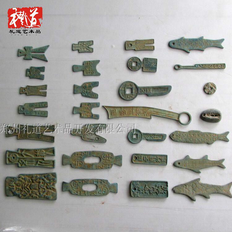 Antique bronze coins Spring and Autumn Warring States coins Props Exhibits furnishings Ancient old copper coins Knife coins Cloth coins
