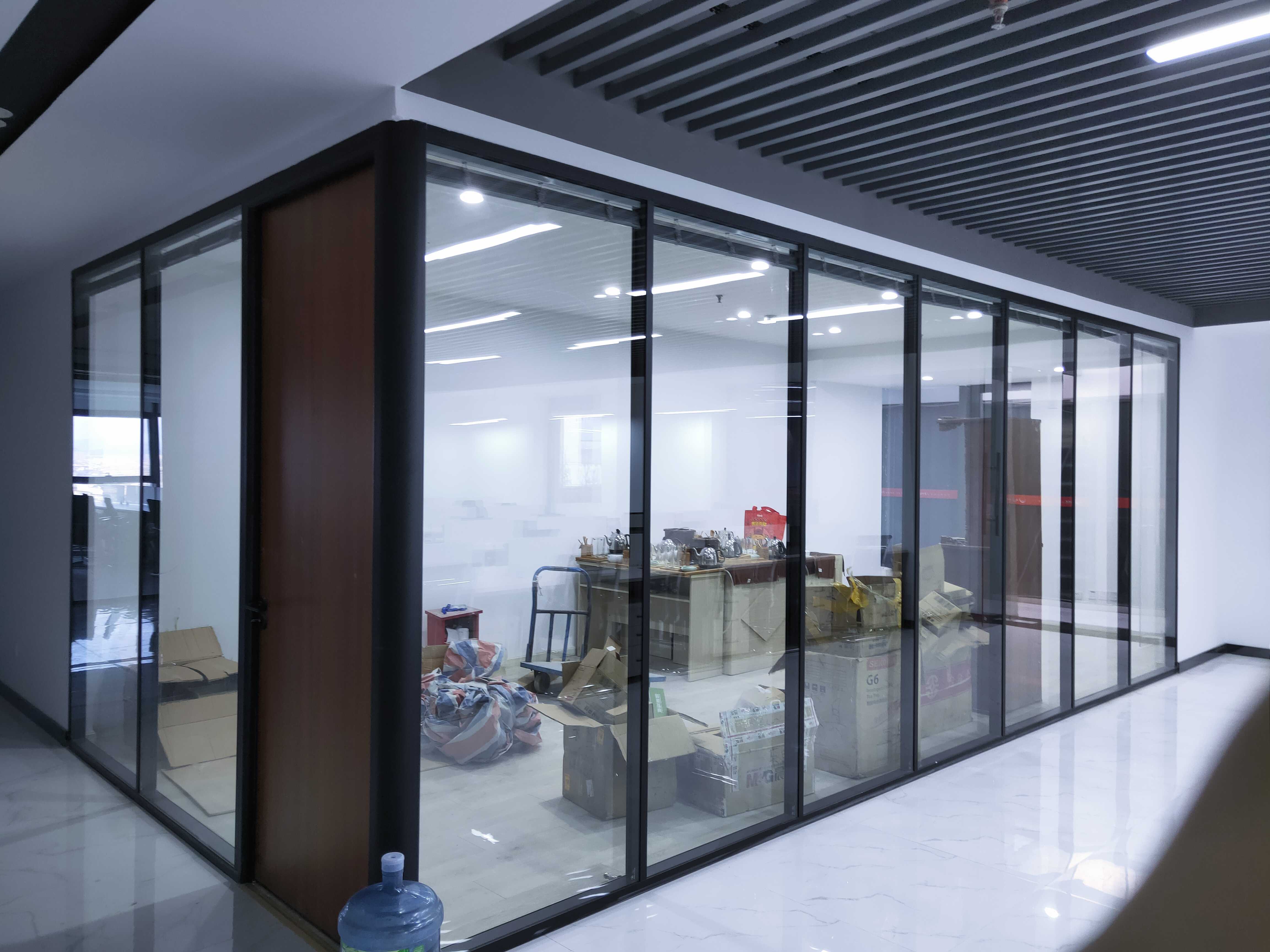 Hotel sound insulation wall tempered glass partition office electric louver high partition wall aluminum alloy professional customization