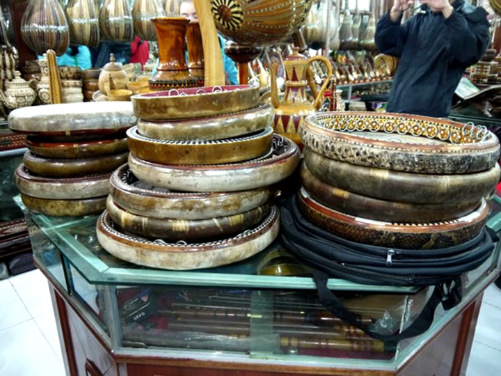 Xinjiang national musical instrument Uyghur professional Xinjiang tambourine children adult cowhide python leather tambourine