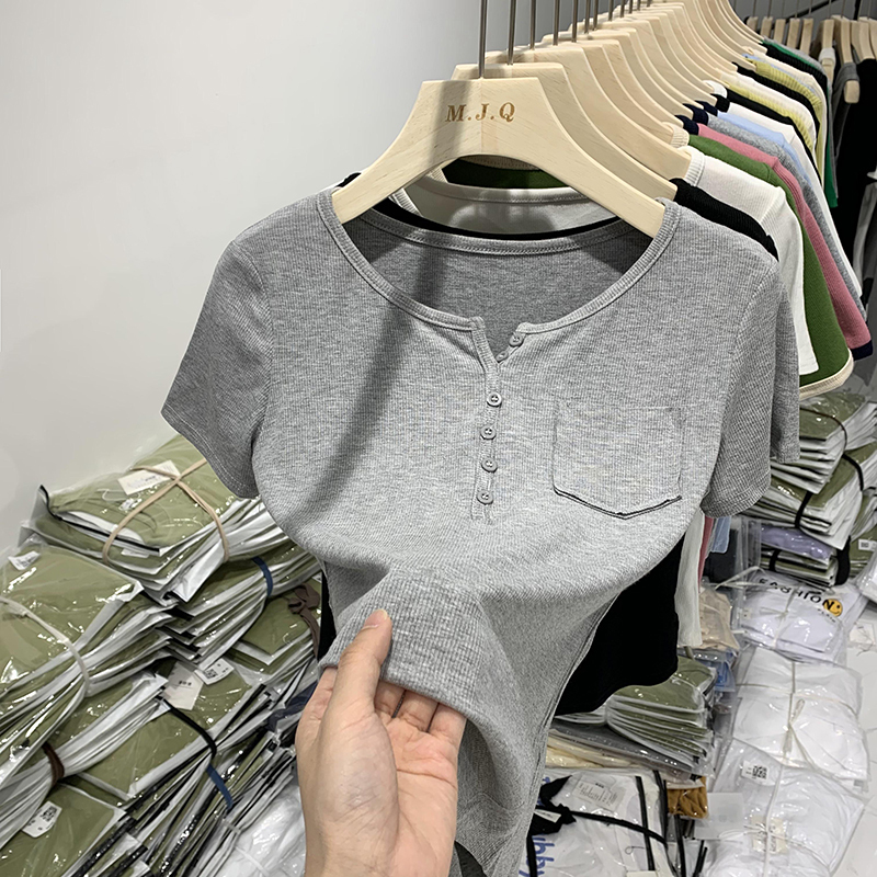 European-Style Ribbed Short-Sleeve T-Shirt for Women, Summer Slim Fit, Pocket Button Design, Unique Short V-Neck Collarbone Top