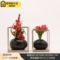 Modern light luxury Italian minimalist creative iron ceramic ornaments hotel model room soft decoration designer porch decoration