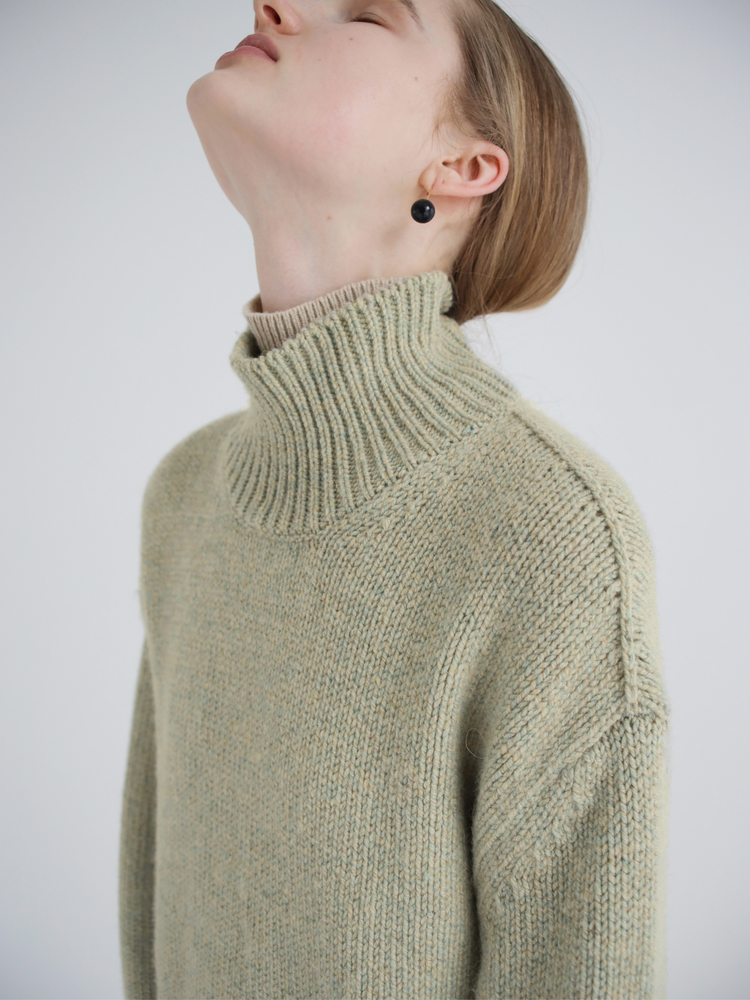 AURALEE CAMEL WOOL MIX KNIT TURTLE NECK