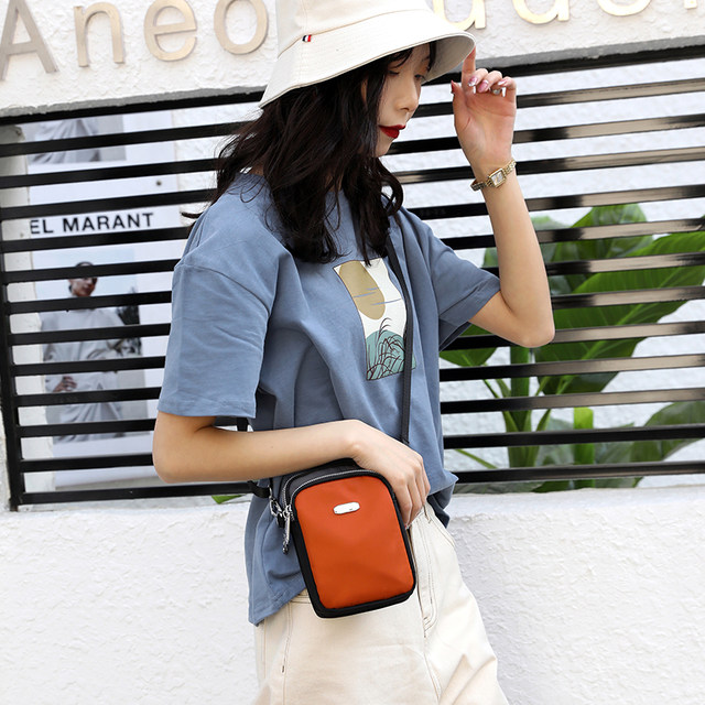 ກະເປົ໋າ Mini 2024 ໃຫມ່ຂອງແມ່ຍິງ versatile waterproof nylon crossbody bag summer ໂທລະສັບມືຖື shoulder bag fashion