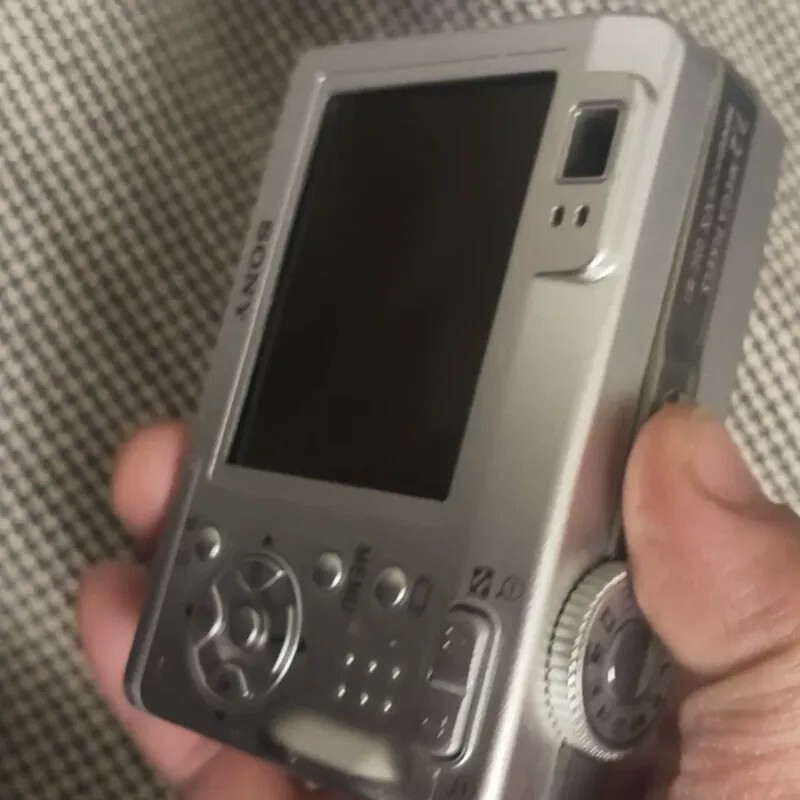 Negotiable Price - Dsc-W5, 5.1 Million Pixels, 3X Optical Zoom, Carl Zeiss - Repairable